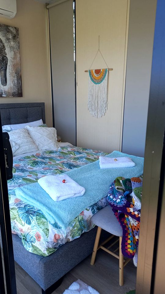 Rustic Tiny House with Beautiful Vineyard and Valley Views in Victoria, Australia