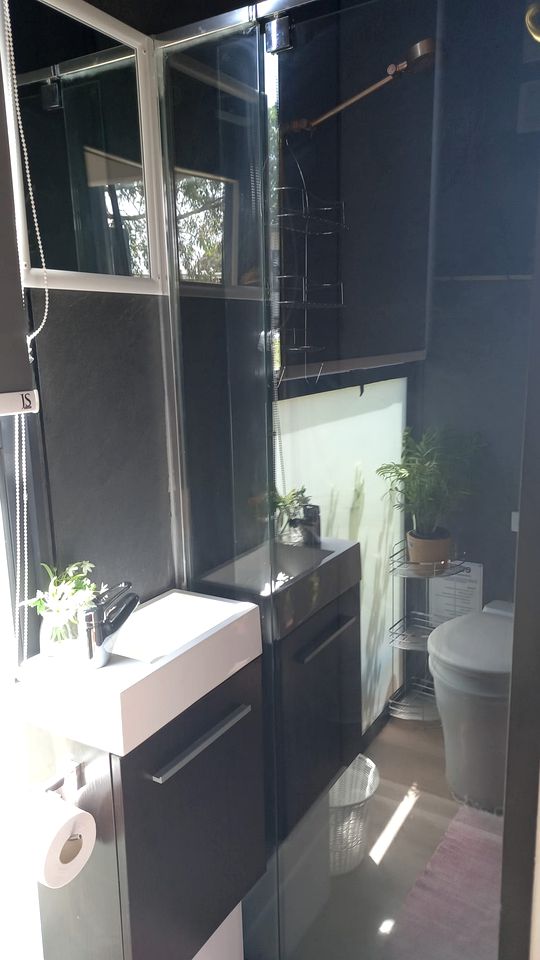 Rustic Tiny House with Beautiful Vineyard and Valley Views in Victoria, Australia