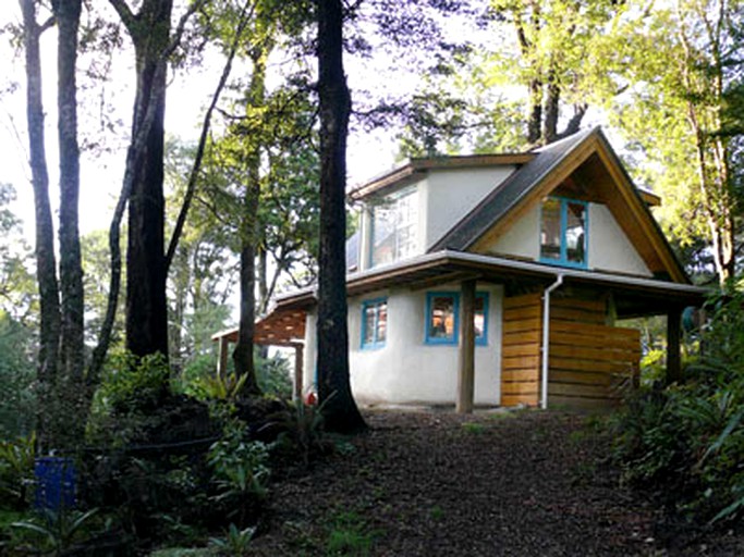 Yurts (Takaka, South Island, New Zealand)