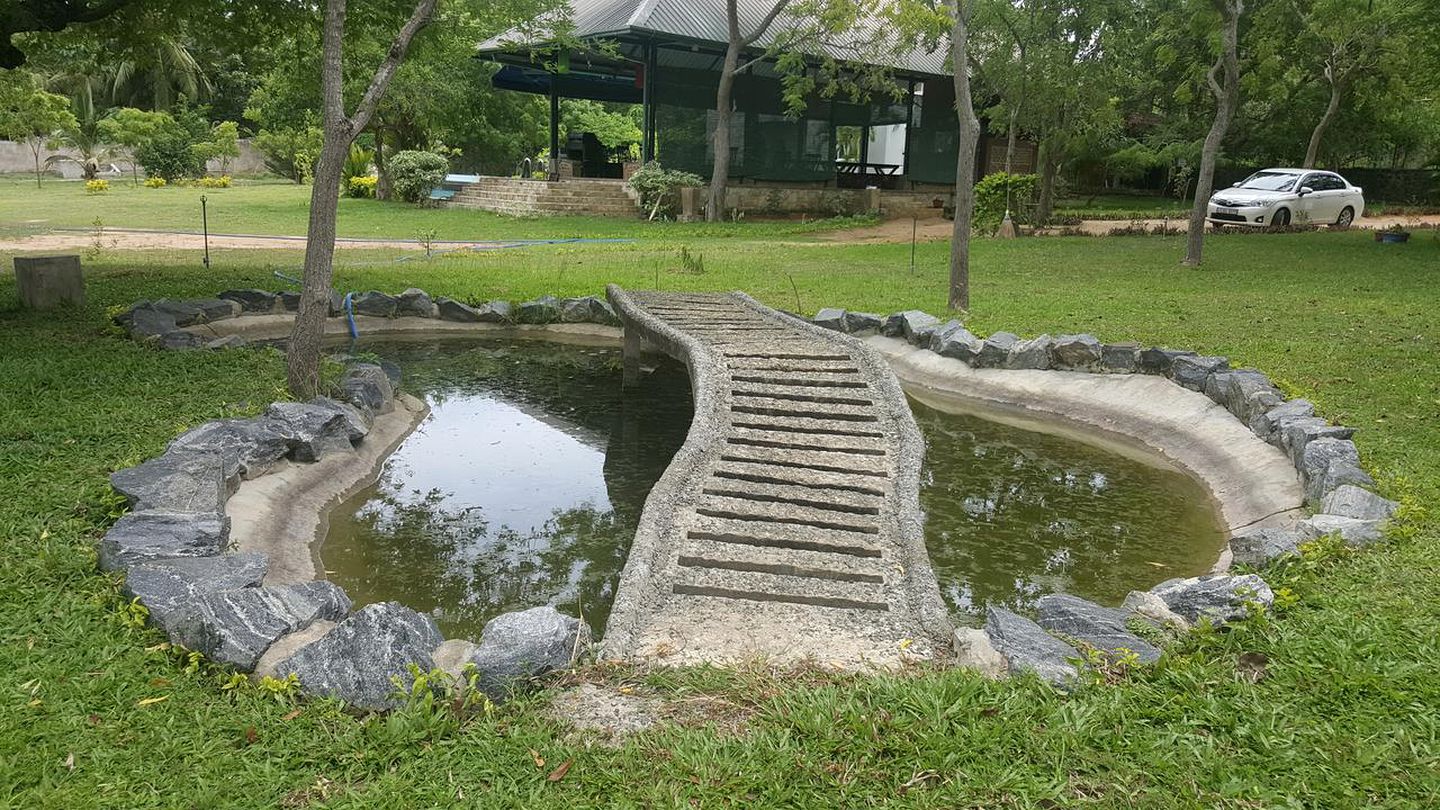 Lakefront Bungalow with Swimming Pool on Yodhakandiya Lake, Sri Lanka