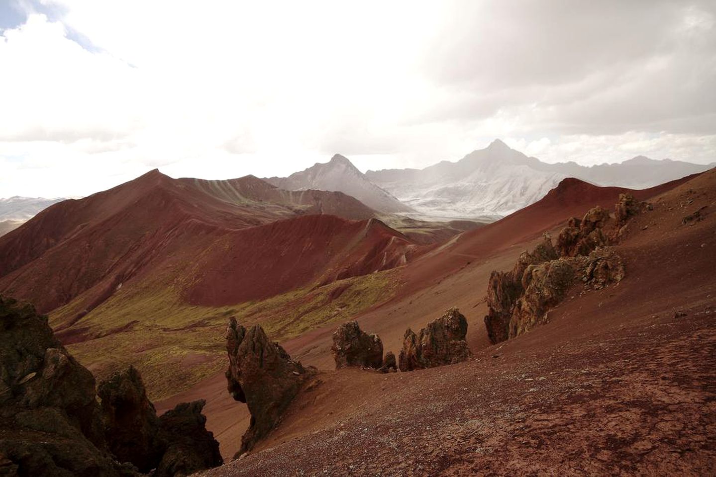 Five-Day Hiking Tour on the Apu Trail in Cordillera de Vilcanota Mountains of Cusco, Peru