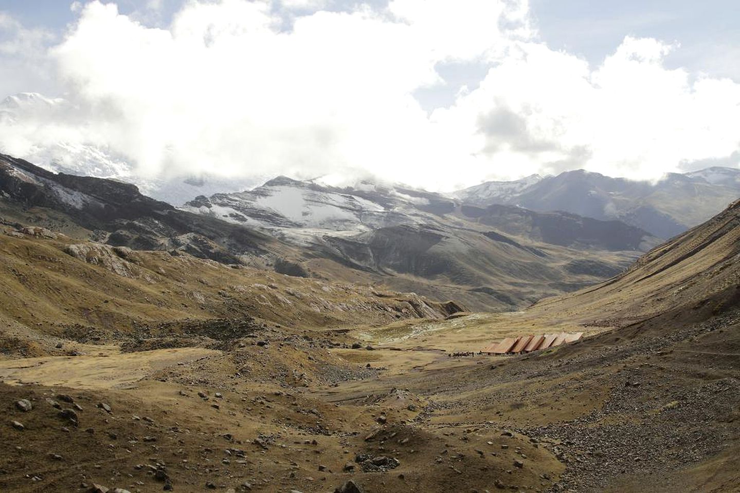 Five-Day Hiking Tour on the Apu Trail in Cordillera de Vilcanota Mountains of Cusco, Peru