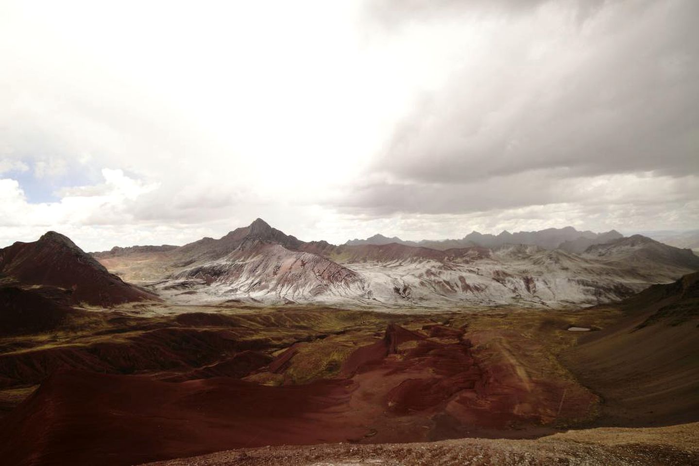 Five-Day Hiking Tour on the Apu Trail in Cordillera de Vilcanota Mountains of Cusco, Peru