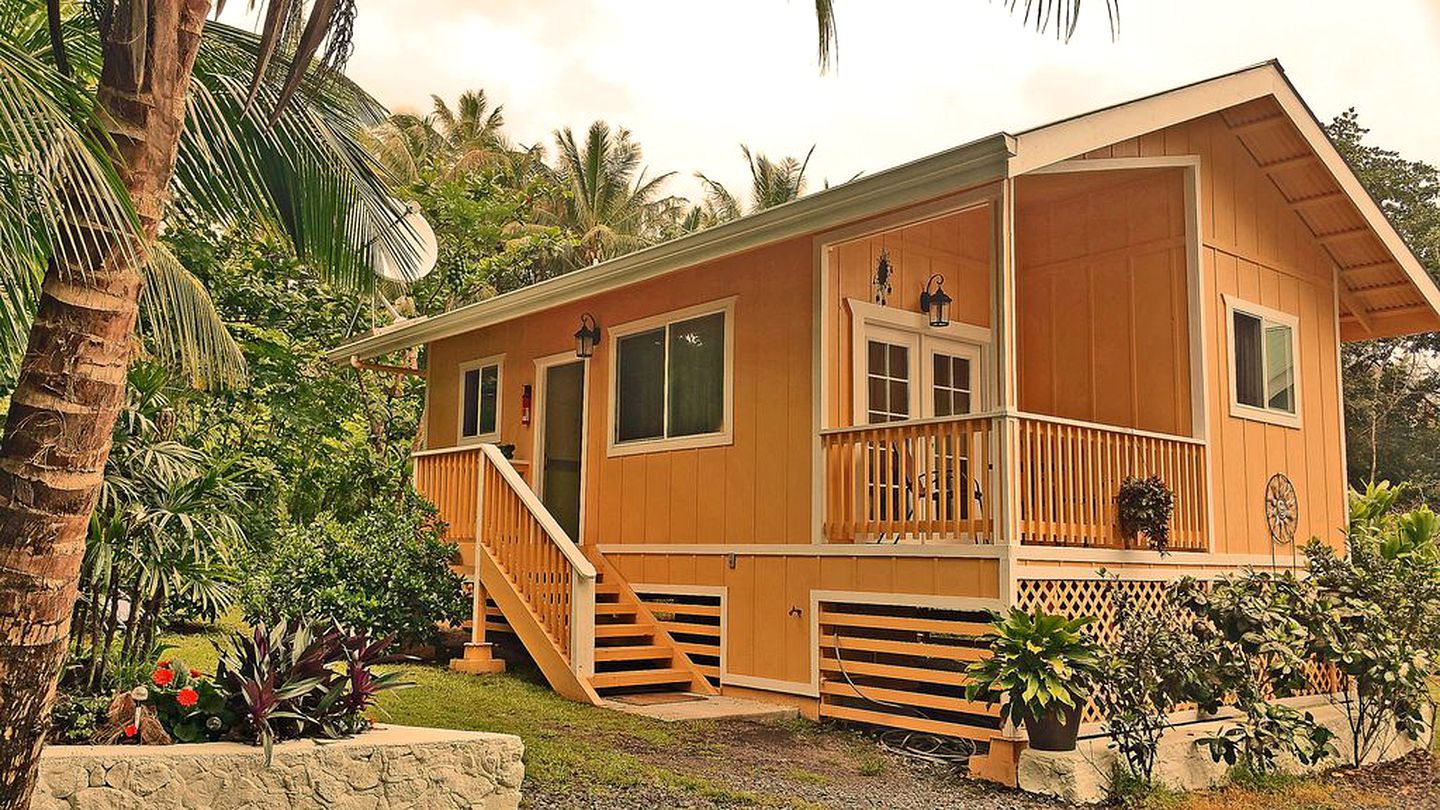 Beach Cottage near the Puna Forest Reserve in Hawaii