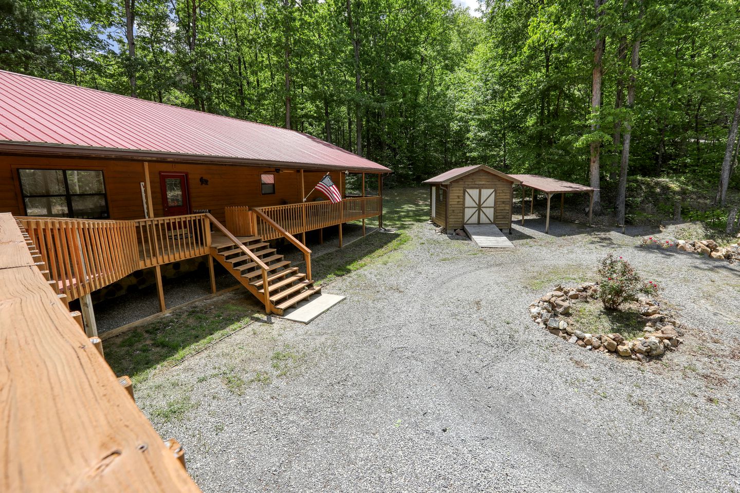 Glamping Cabin in Tennessee's Scenic Landscapes for the Best Vacation in the Great Smokies