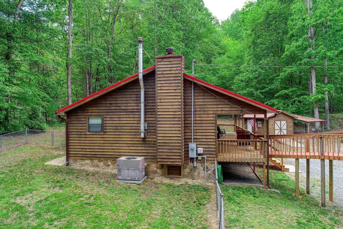 Glamping Cabin in Tennessee's Scenic Landscapes for the Best Vacation in the Great Smokies
