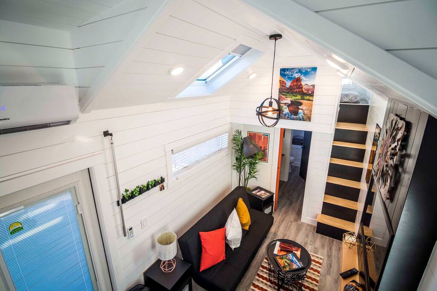 Discover Red Mountain Beauty: Spacious Tiny House in Apple Valley, Utah