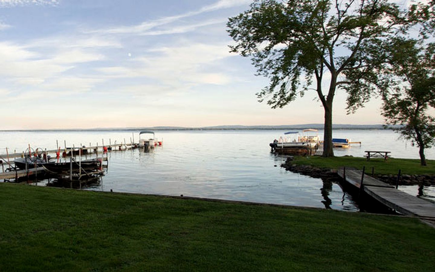 Picturesque Cottage Rentals with Direct Access to Oneida Lake in Cleveland, New York