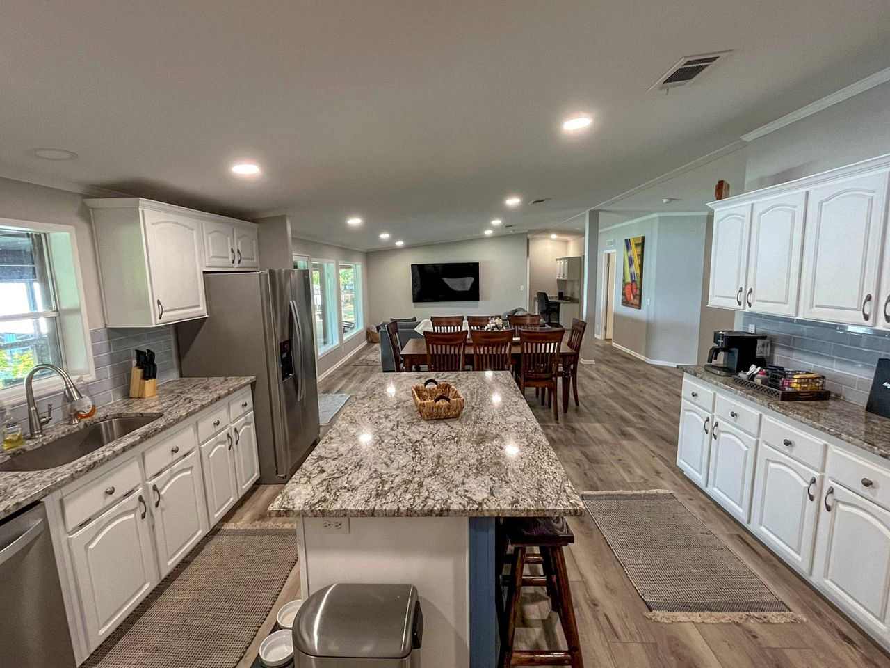 Spacious Vacation Rental with Stunning Lake Views from the Incredible Deck for an Amazing Getaway in Sabine National Forest in Hemphill, Texas
