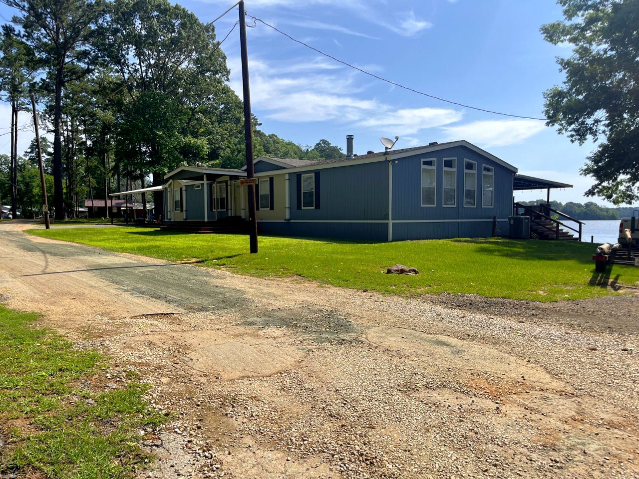 Spacious Vacation Rental with Stunning Lake Views from the Incredible Deck for an Amazing Getaway in Sabine National Forest in Hemphill, Texas