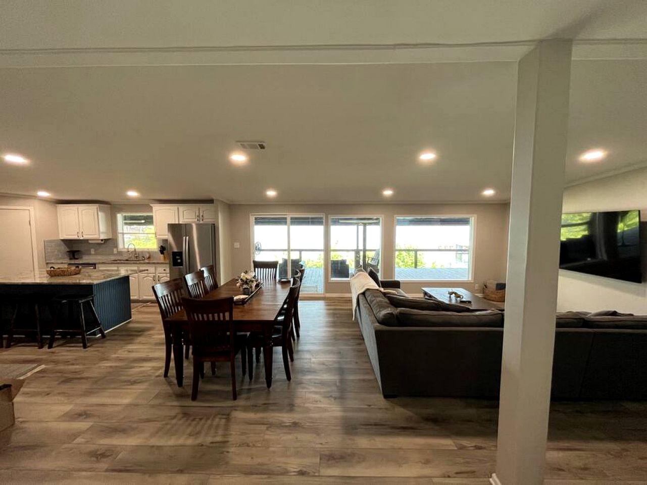 Spacious Vacation Rental with Stunning Lake Views from the Incredible Deck for an Amazing Getaway in Sabine National Forest in Hemphill, Texas