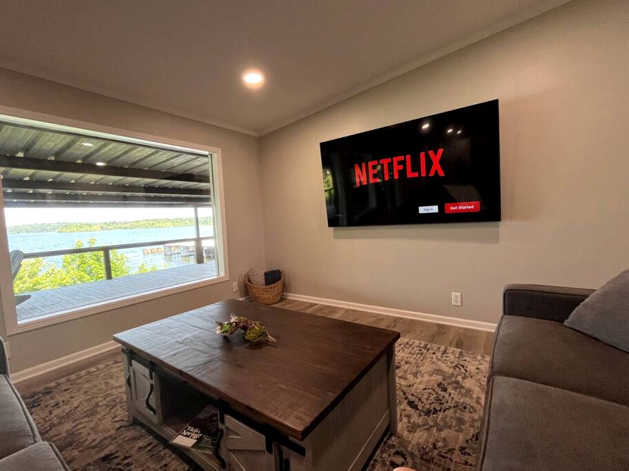 Spacious Vacation Rental with Stunning Lake Views from the Incredible Deck for an Amazing Getaway in Sabine National Forest in Hemphill, Texas