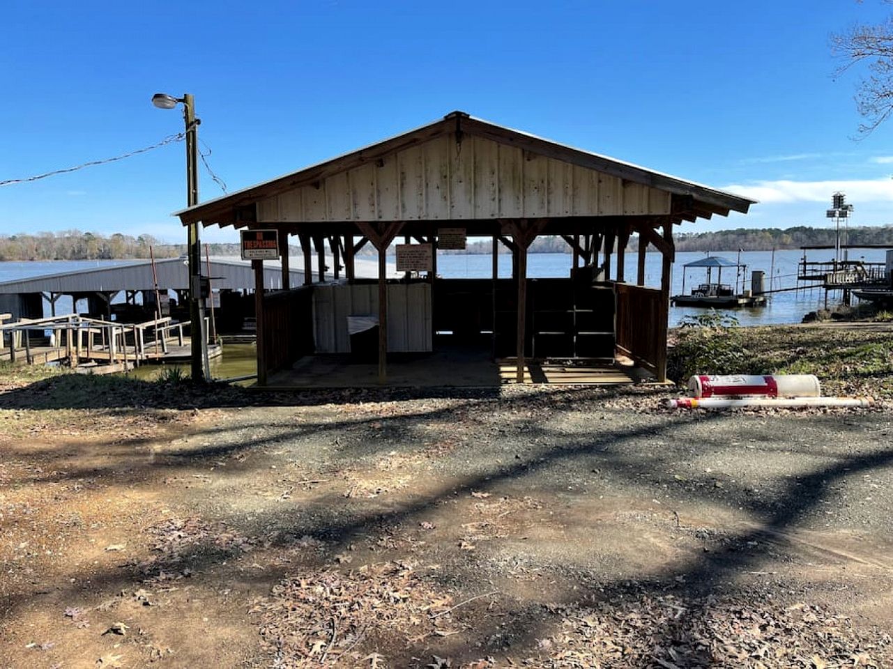 Spacious Vacation Rental with Stunning Lake Views from the Incredible Deck for an Amazing Getaway in Sabine National Forest in Hemphill, Texas