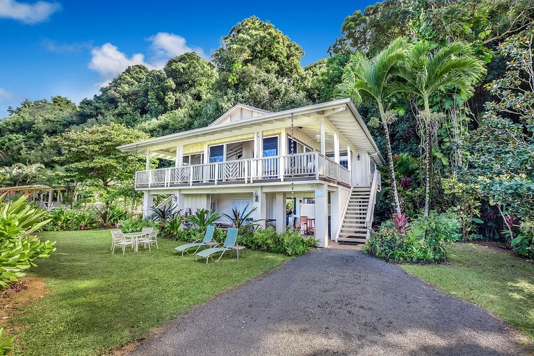 Luxury Kauai rental on the beach