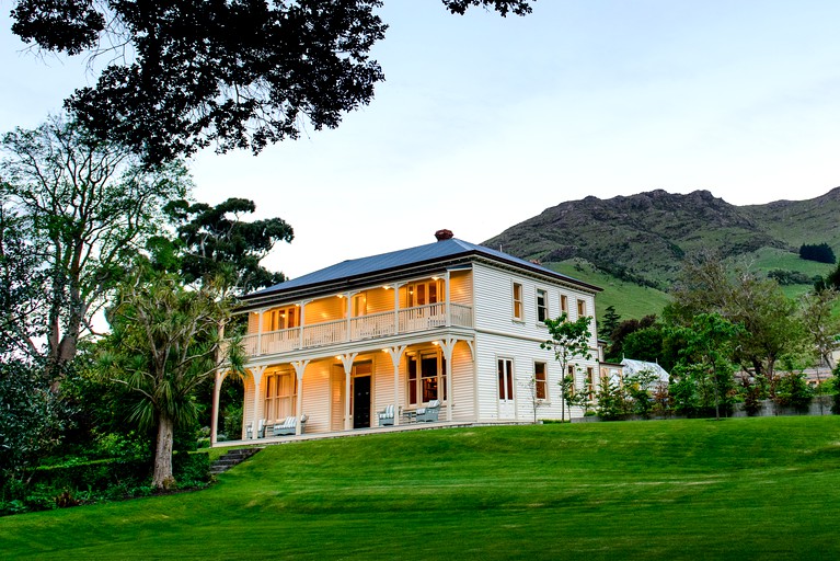 Villas (Akaroa, South Island, New Zealand)