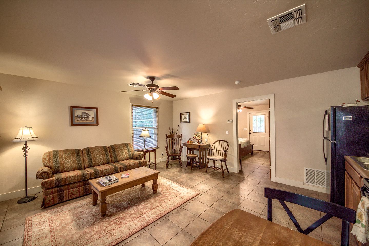 Vintage Tiny Cottage Perfect for Couples Getaway in Fredericksburg, Texas