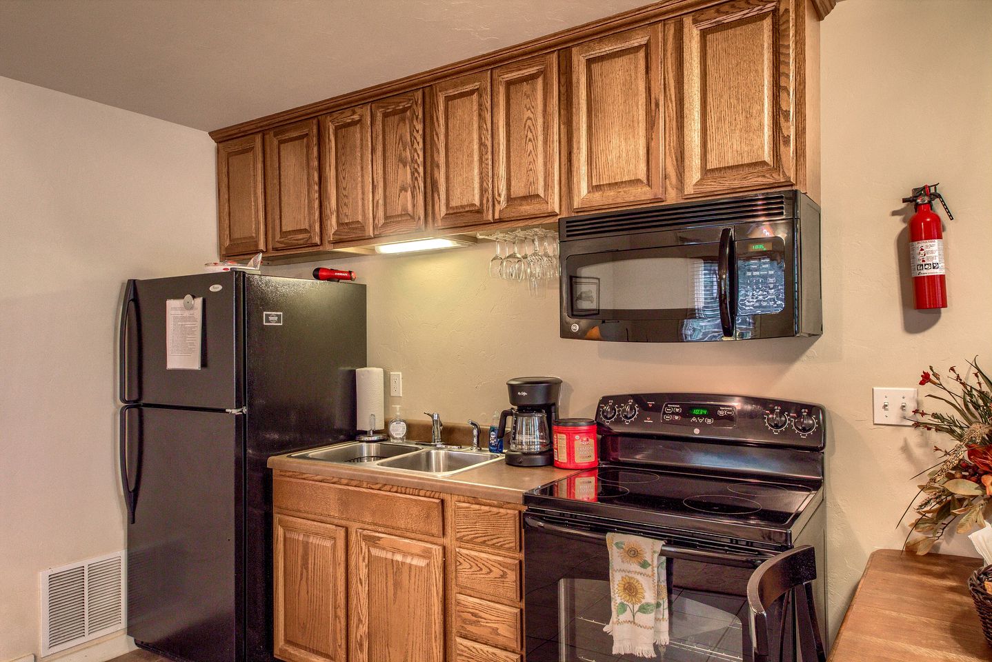 Vintage Tiny Cottage Perfect for Couples Getaway in Fredericksburg, Texas