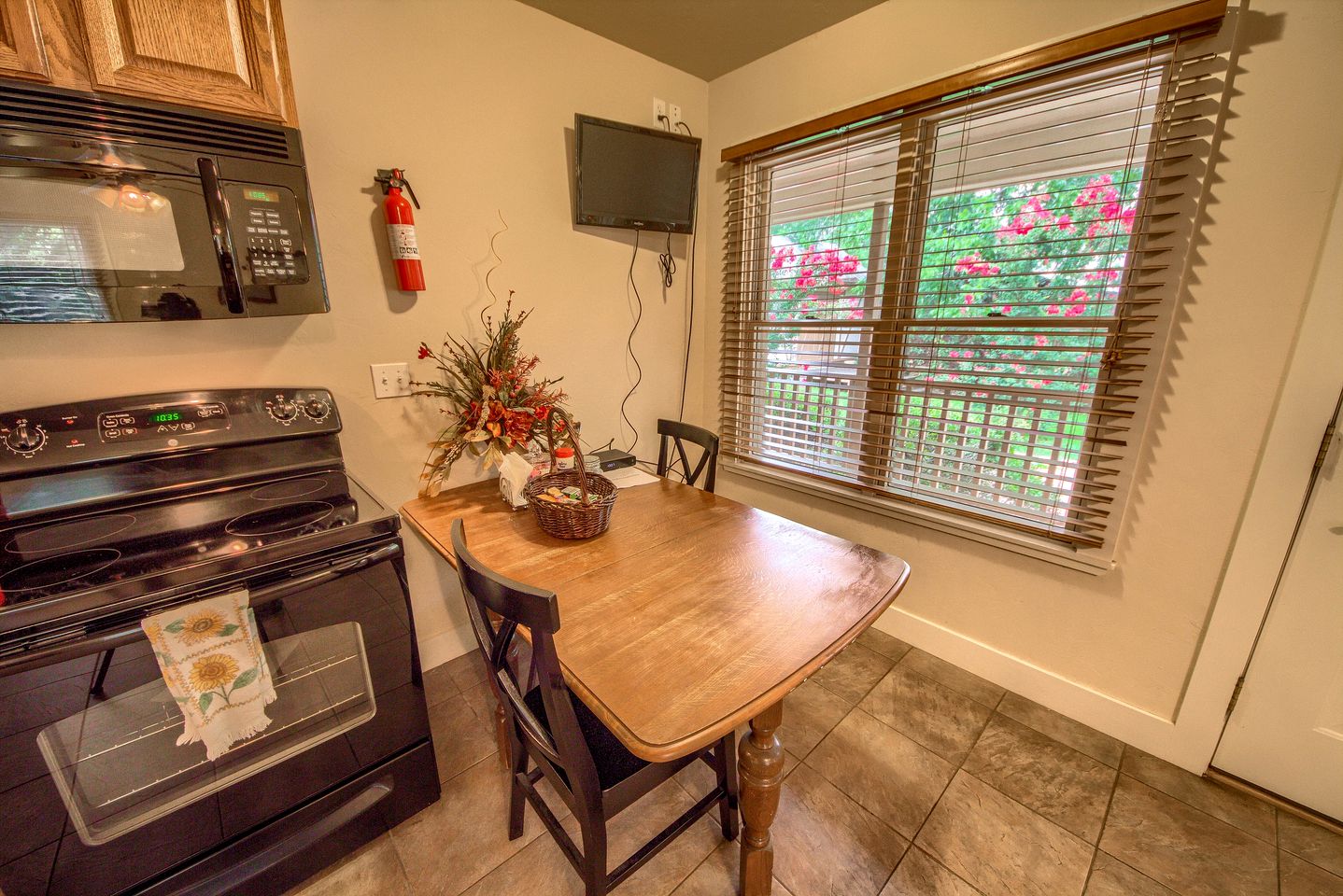 Vintage Tiny Cottage Perfect for Couples Getaway in Fredericksburg, Texas