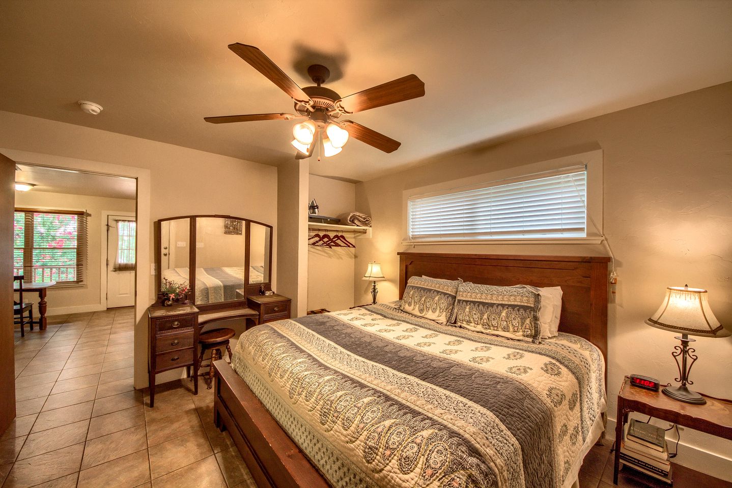 Vintage Tiny Cottage Perfect for Couples Getaway in Fredericksburg, Texas