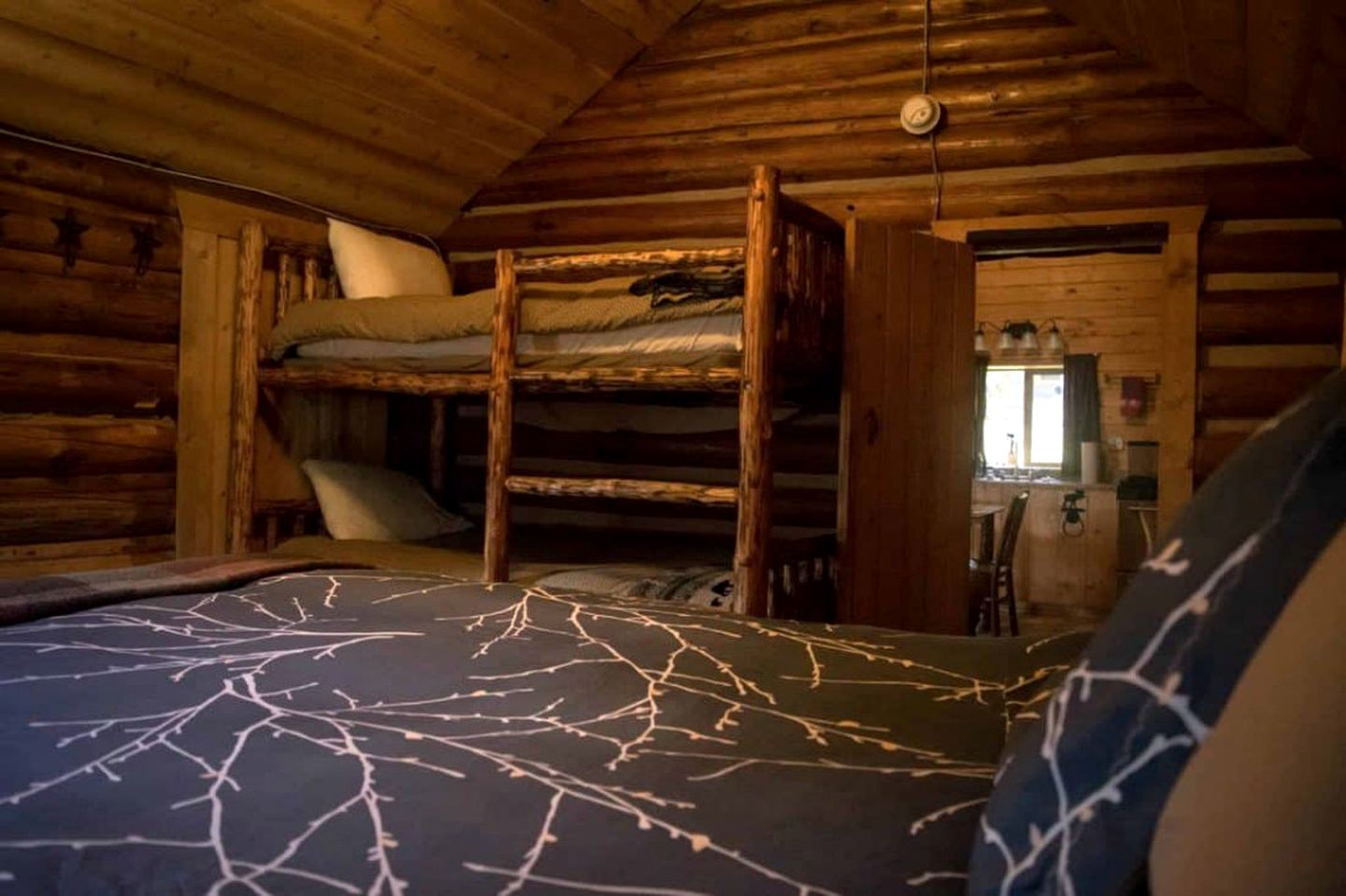 Enchanting Cabin Retreat near Beartooth Mountains in Montana