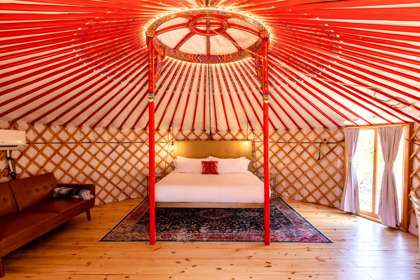 Cozy Yurt with Hot Tub Surrounded by Nature in Dripping Springs, Texas
