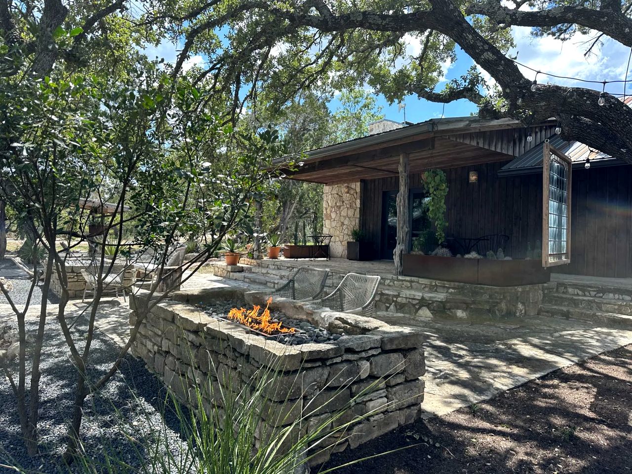 Cozy Yurt with Hot Tub Surrounded by Nature in Dripping Springs, Texas