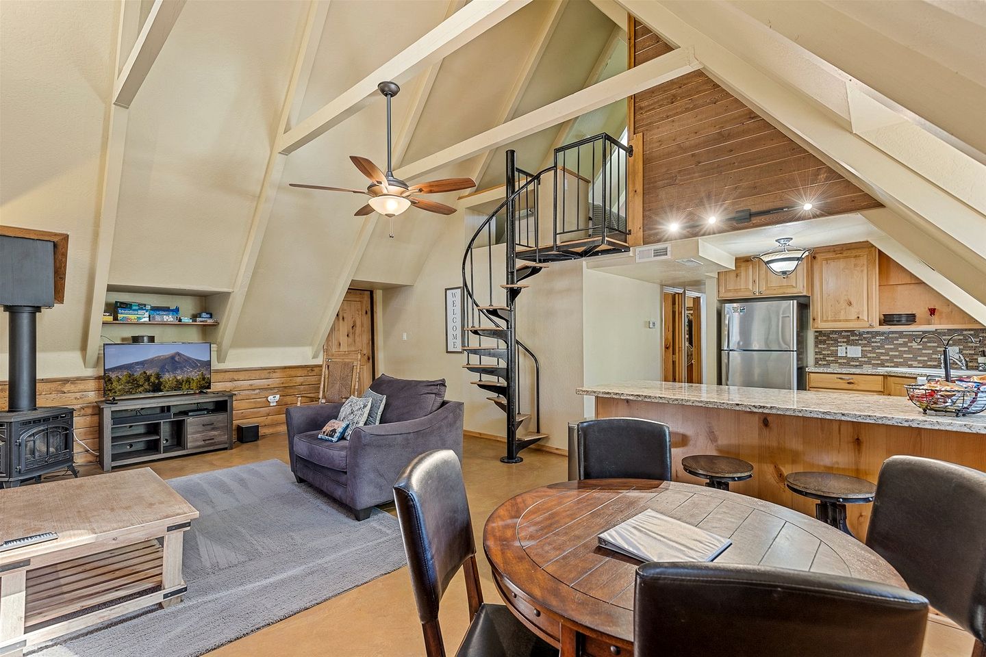 Cozy A-Frame Cabin Nestled in the Ponderosa Pines for a Memorable Family Getaway in Nature near Flagstaff, Arizona