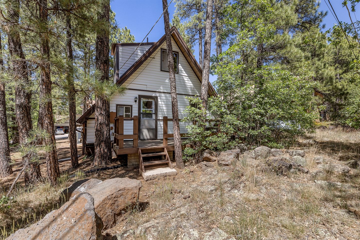 Cozy A-Frame Cabin Nestled in the Ponderosa Pines for a Memorable Family Getaway in Nature near Flagstaff, Arizona