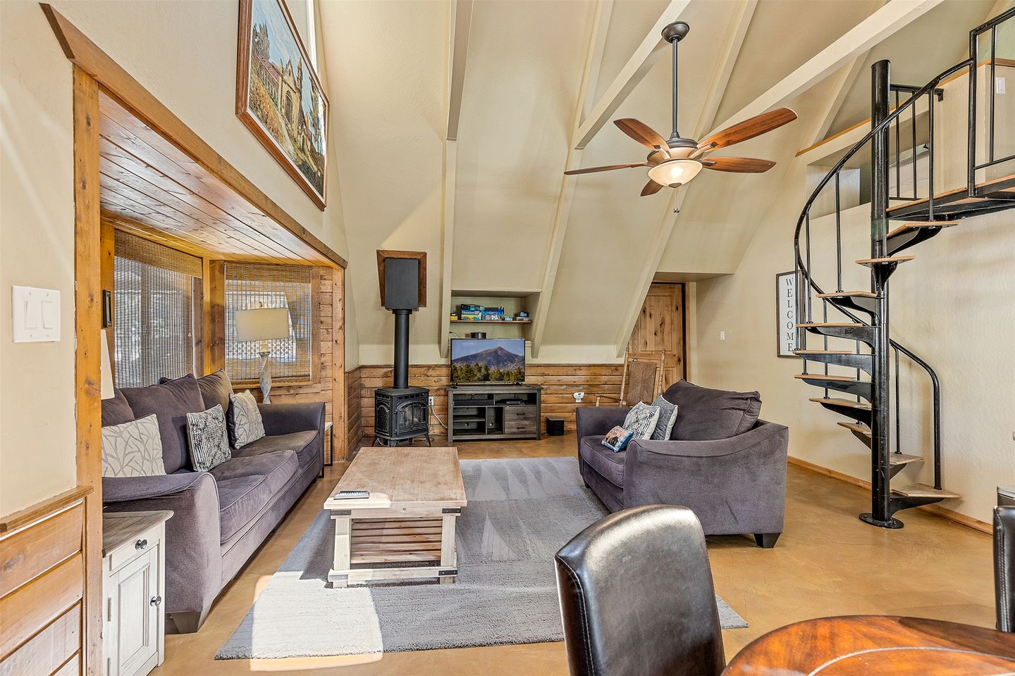 Cozy A-Frame Cabin Nestled in the Ponderosa Pines for a Memorable Family Getaway in Nature near Flagstaff, Arizona