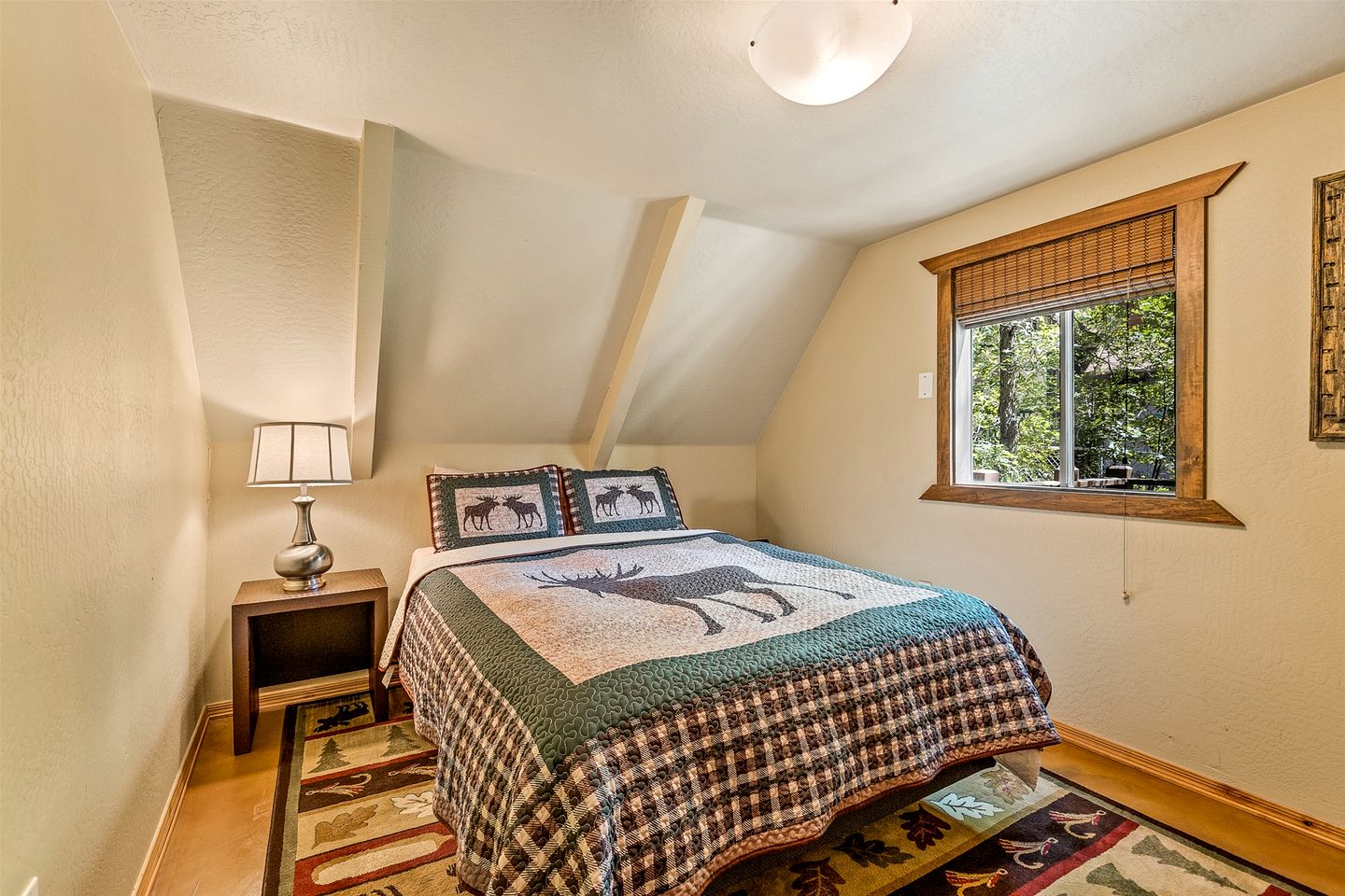 Cozy A-Frame Cabin Nestled in the Ponderosa Pines for a Memorable Family Getaway in Nature near Flagstaff, Arizona