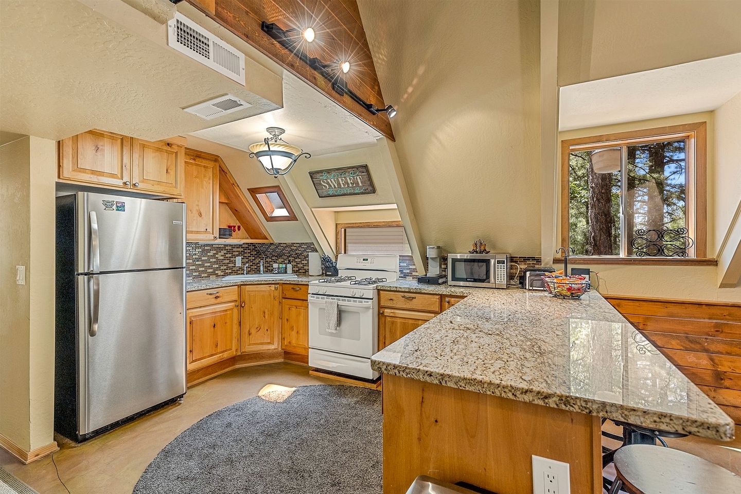 Cozy A-Frame Cabin Nestled in the Ponderosa Pines for a Memorable Family Getaway in Nature near Flagstaff, Arizona