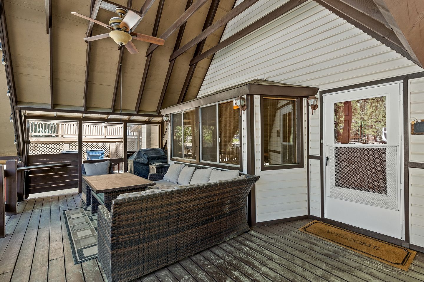 Cozy A-Frame Cabin Nestled in the Ponderosa Pines for a Memorable Family Getaway in Nature near Flagstaff, Arizona