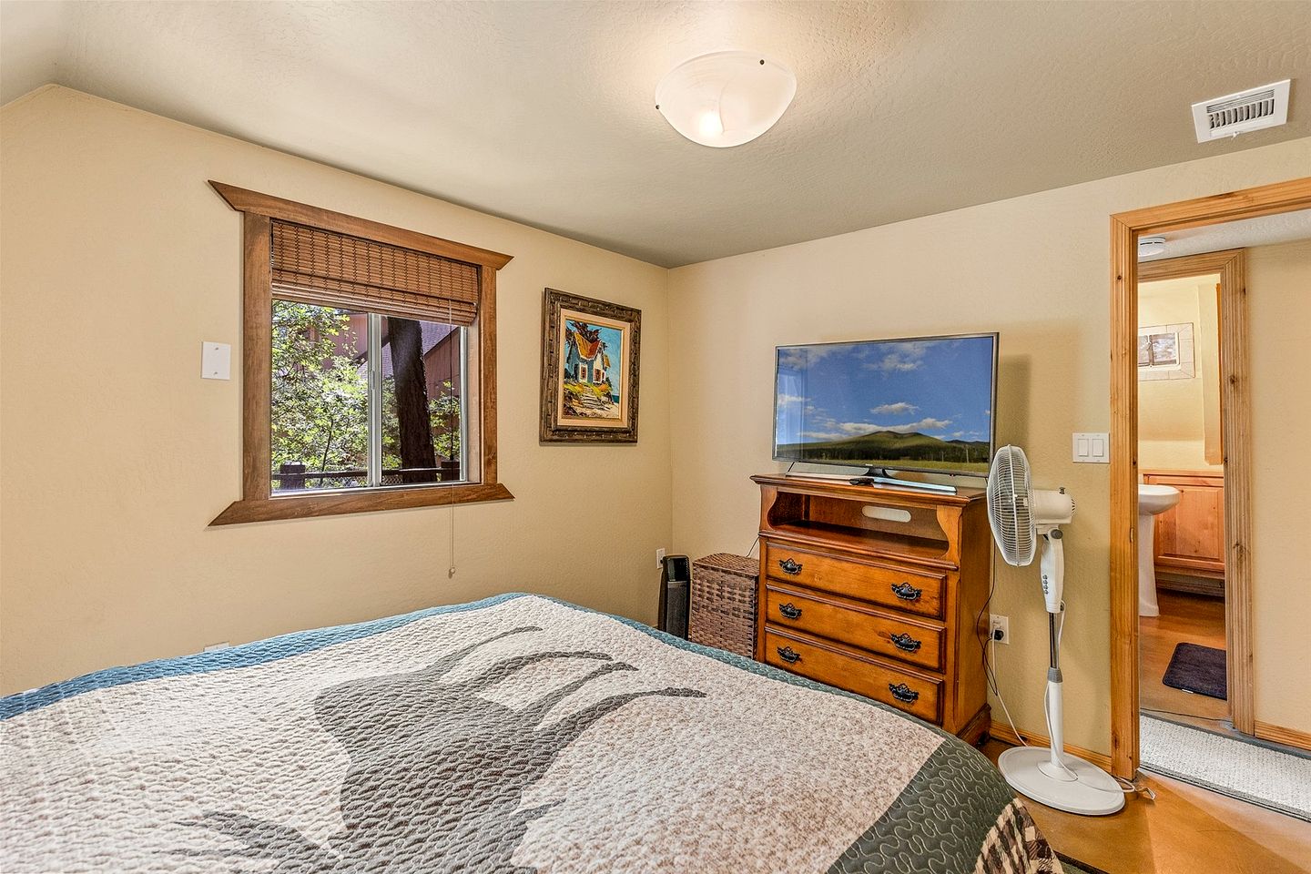 Cozy A-Frame Cabin Nestled in the Ponderosa Pines for a Memorable Family Getaway in Nature near Flagstaff, Arizona