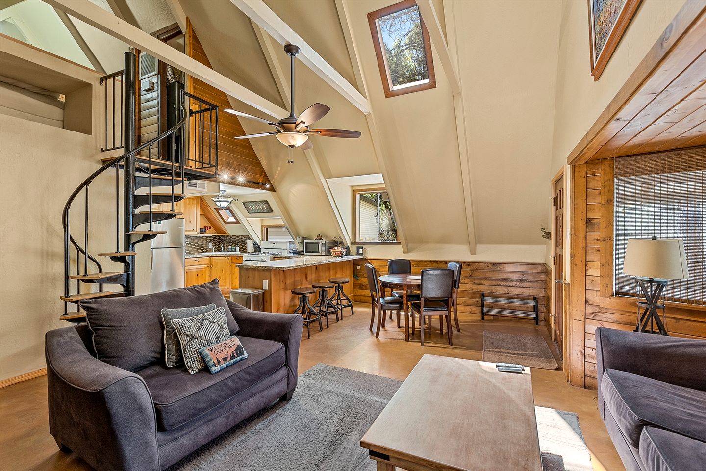 Cozy A-Frame Cabin Nestled in the Ponderosa Pines for a Memorable Family Getaway in Nature near Flagstaff, Arizona