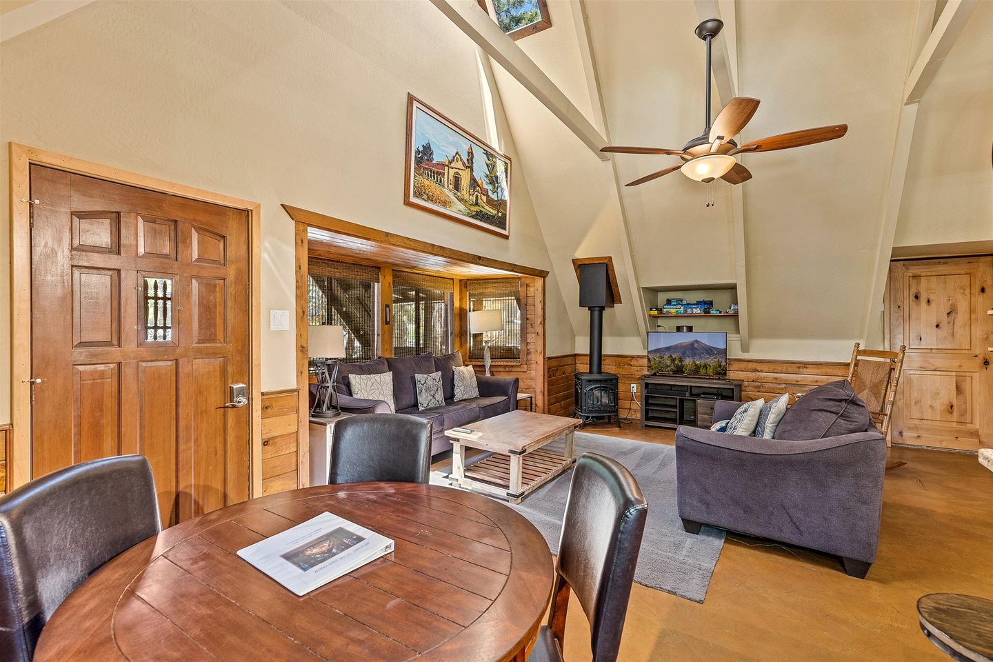 Cozy A-Frame Cabin Nestled in the Ponderosa Pines for a Memorable Family Getaway in Nature near Flagstaff, Arizona