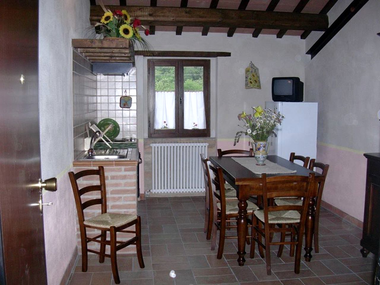 Charming Accommodation in a Country Villa near Lake Fiastra, Italy