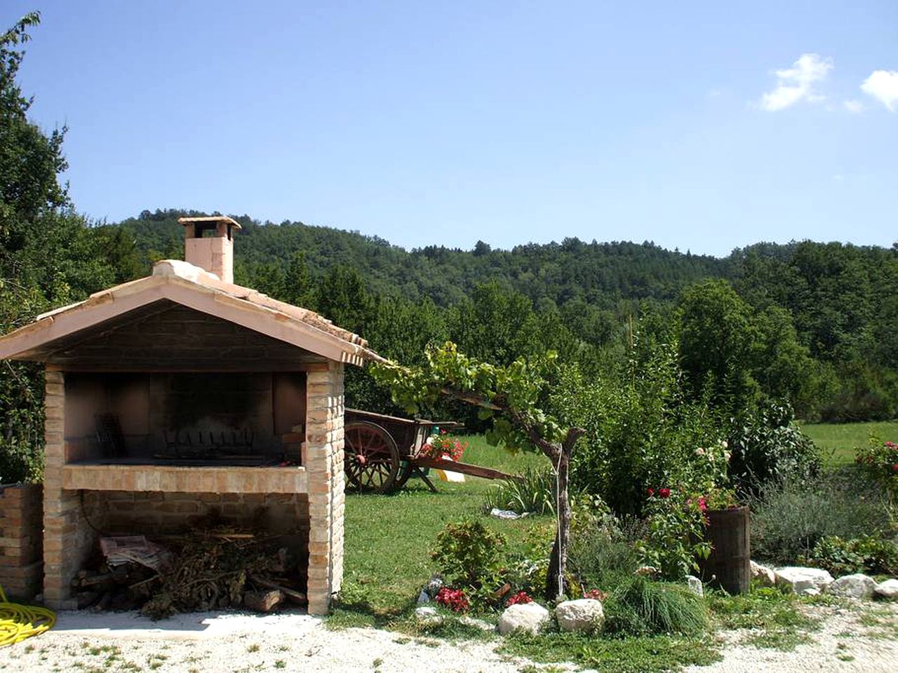 Charming Accommodation in a Country Villa near Lake Fiastra, Italy