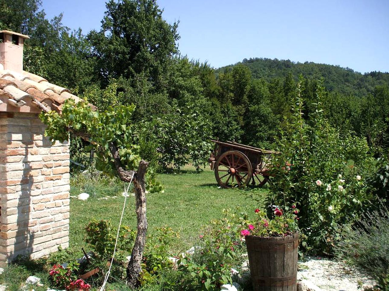 Charming Accommodation in a Country Villa near Lake Fiastra, Italy