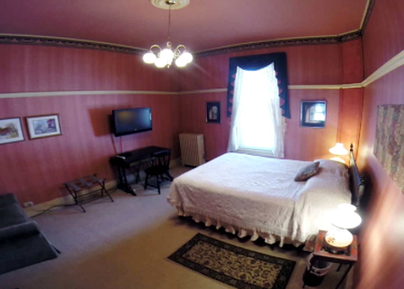 Romantic Suite for Two in the Heart of the Green Mountains in Rutland, Vermont