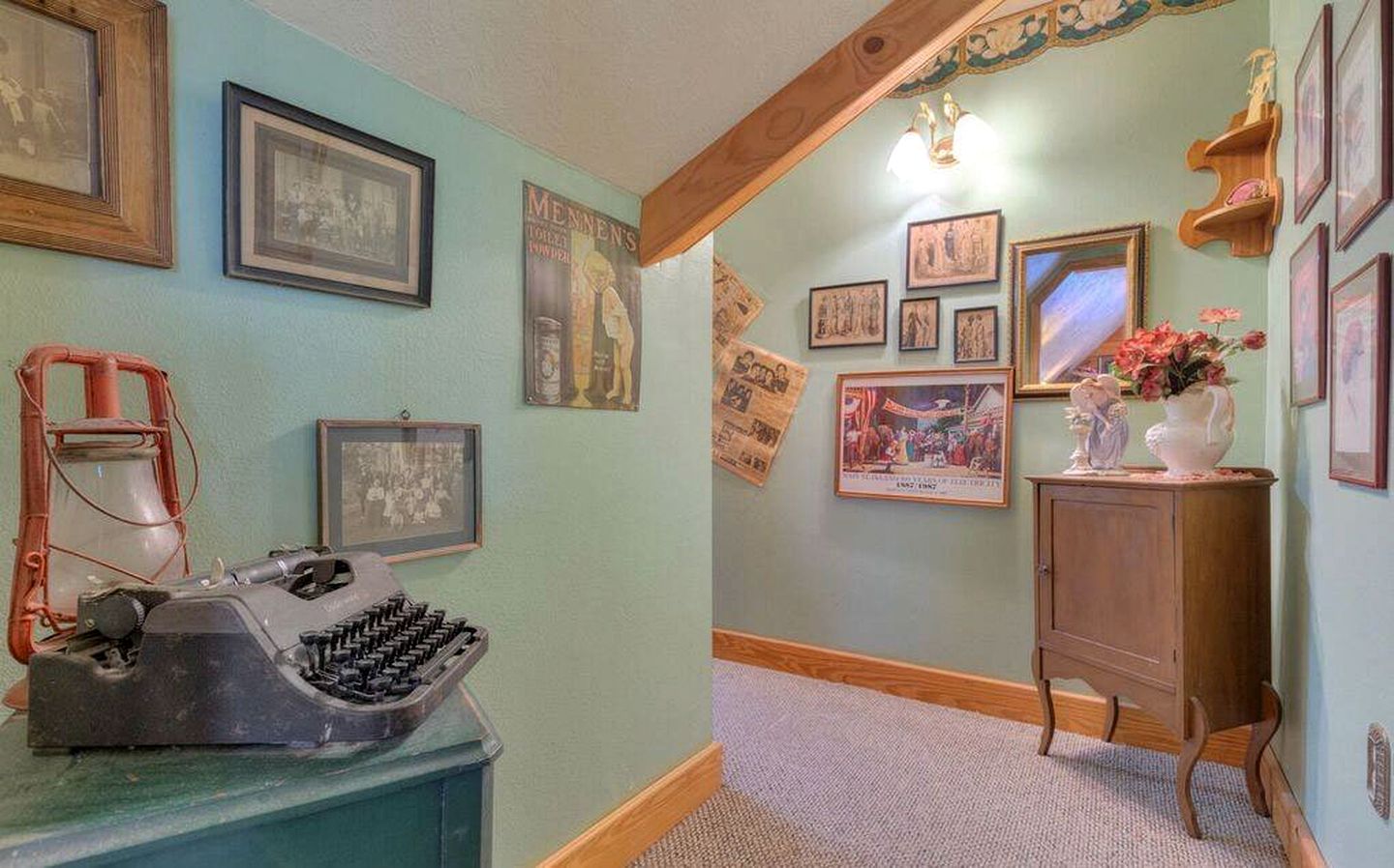 Charming Antiques-Themed Inn Room with Lake Access, Located Near Lake Helen, Florida