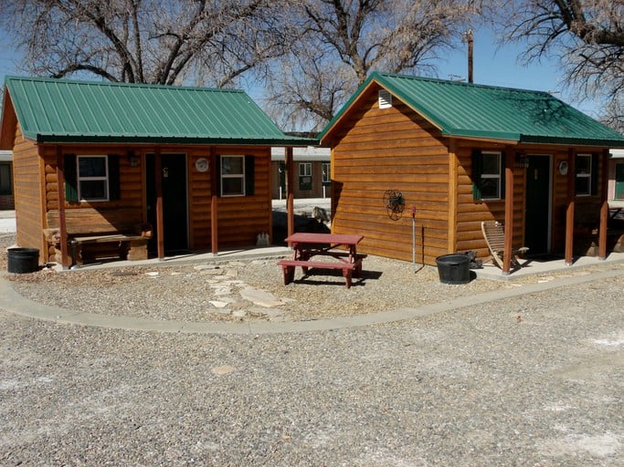 Cabins (Greybull, Wyoming, United States)