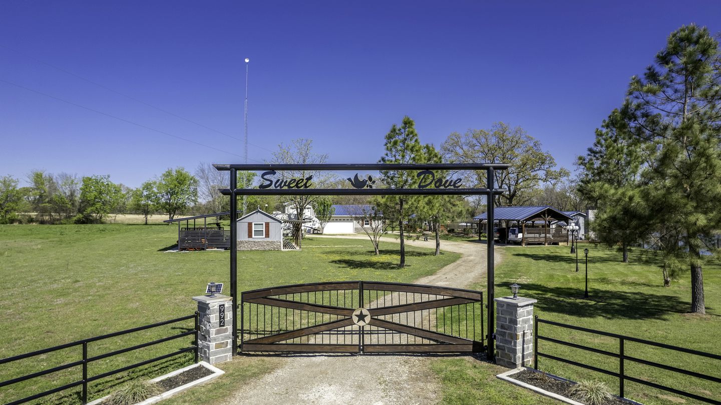 Cozy Tiny Cabin with Great for a Tranquil Getaway in Texas