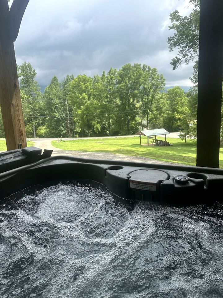 Appalachian Adventure in this Tiny Cabin near Hiawassee, Ideal for Couples' Glamping