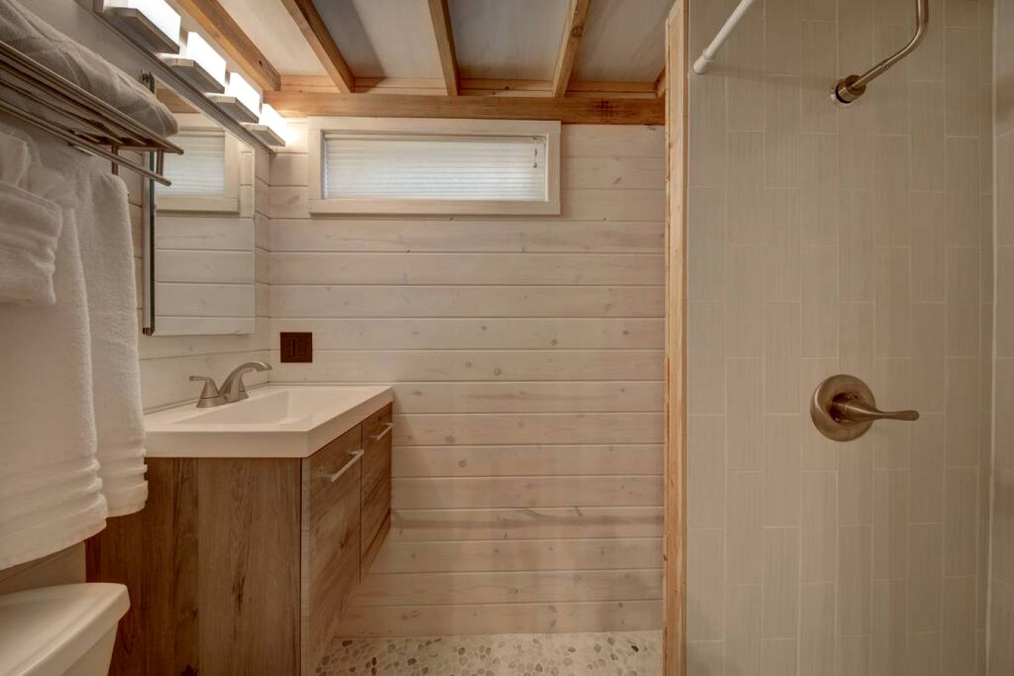 Appalachian Adventure in this Tiny Cabin near Hiawassee, Ideal for Couples' Glamping