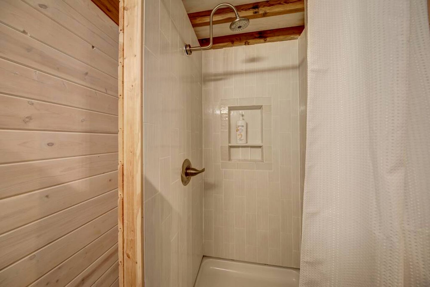 Appalachian Adventure in this Tiny Cabin near Hiawassee, Ideal for Couples' Glamping