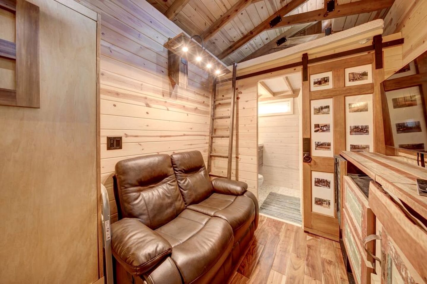 Appalachian Adventure in this Tiny Cabin near Hiawassee, Ideal for Couples' Glamping