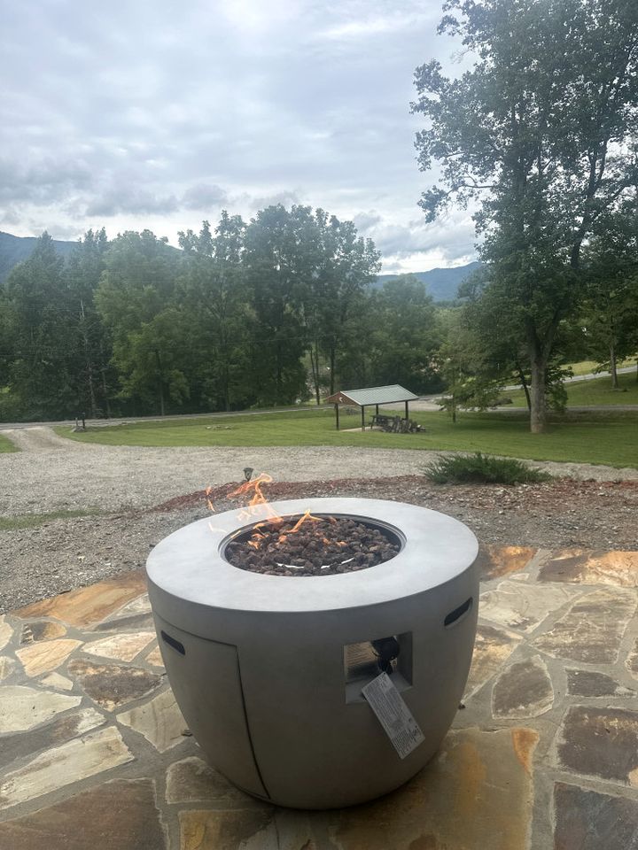 Appalachian Adventure in this Tiny Cabin near Hiawassee, Ideal for Couples' Glamping