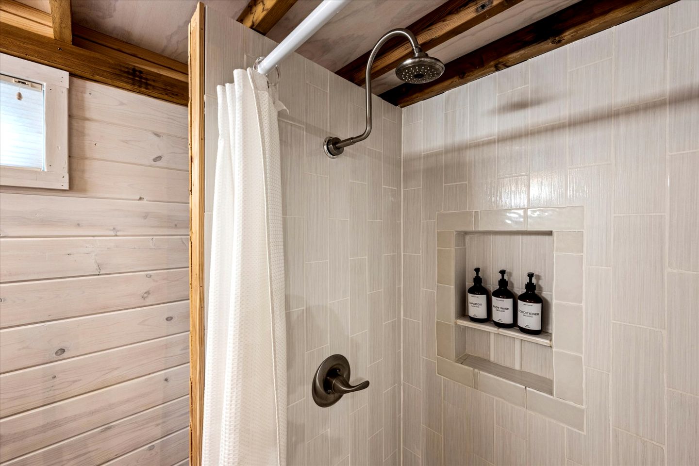 Appalachian Adventure in this Tiny Cabin near Hiawassee, Ideal for Couples' Glamping