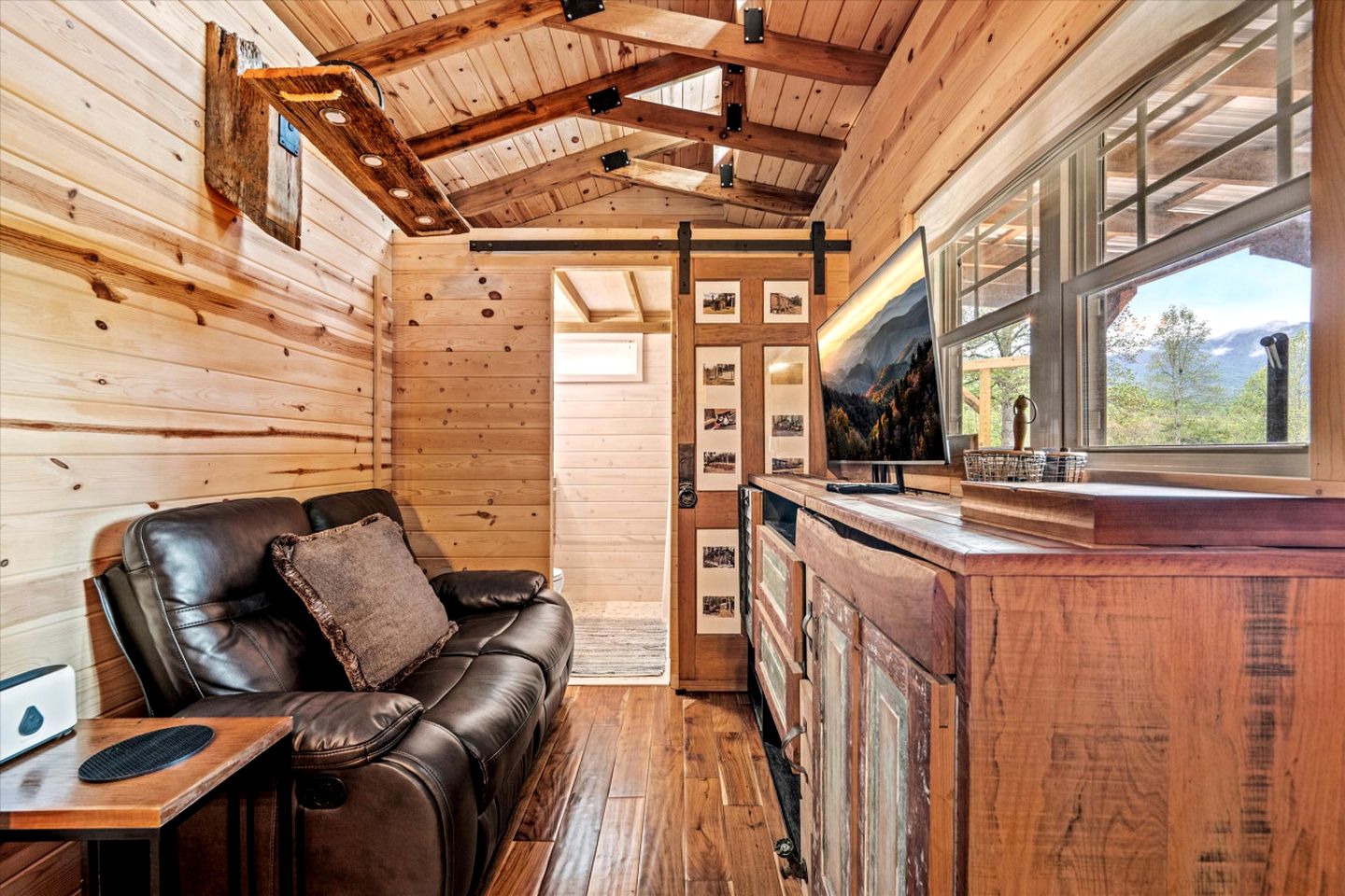 Appalachian Adventure in this Tiny Cabin near Hiawassee, Ideal for Couples' Glamping