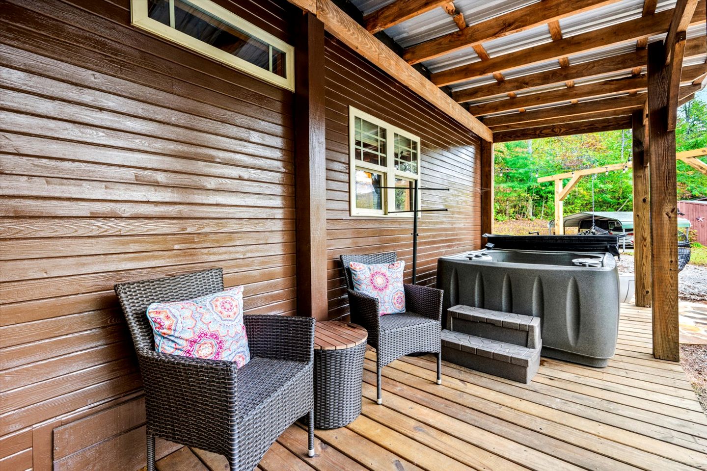 Appalachian Adventure in this Tiny Cabin near Hiawassee, Ideal for Couples' Glamping